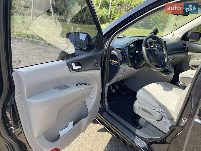 Минивэн Kia Carnival 2008 в Виноградове