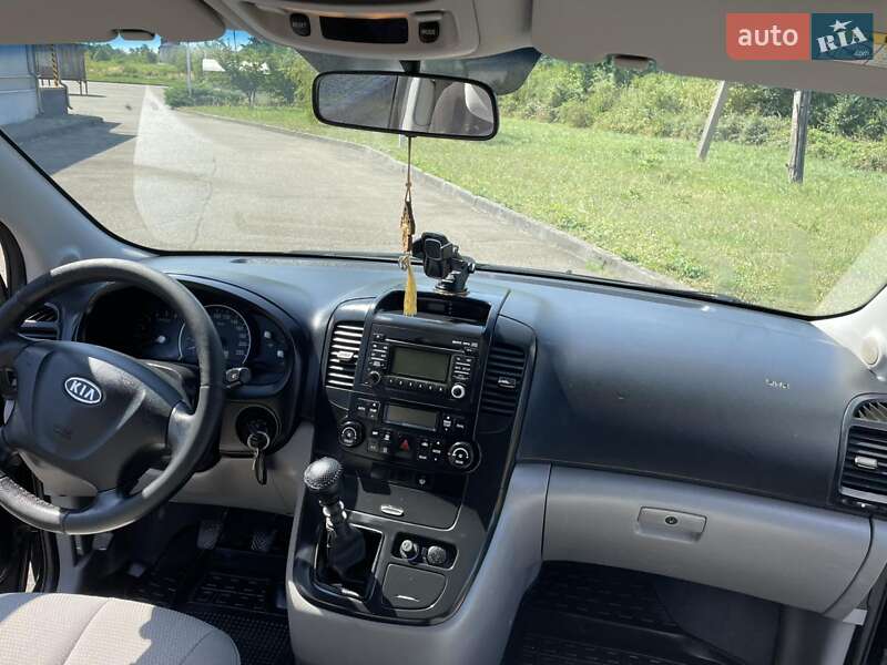 Минивэн Kia Carnival 2008 в Виноградове