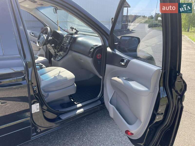 Минивэн Kia Carnival 2008 в Виноградове