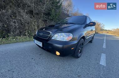 Минивэн Kia Carnival 2004 в Турке