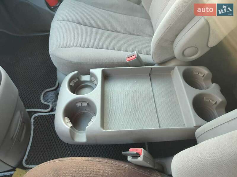 Минивэн Kia Carnival 2007 в Краматорске