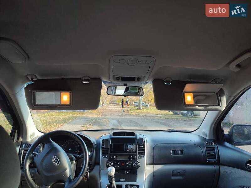 Минивэн Kia Carnival 2007 в Краматорске