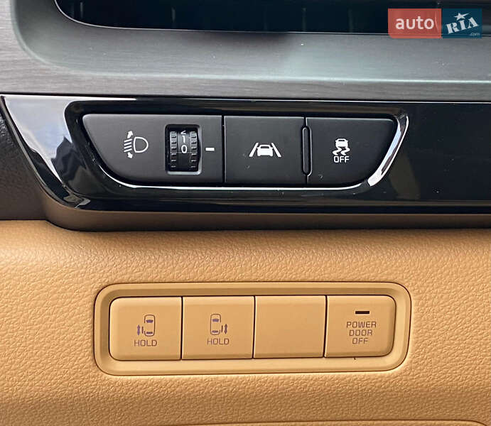 Минивэн Kia Carnival 2021 в Ровно