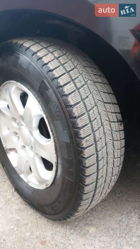 Минивэн Kia Carnival 2006 в Львове