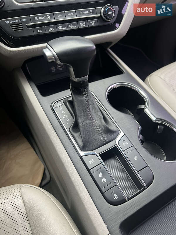 Мінівен Kia Carnival 2019 в Одесі