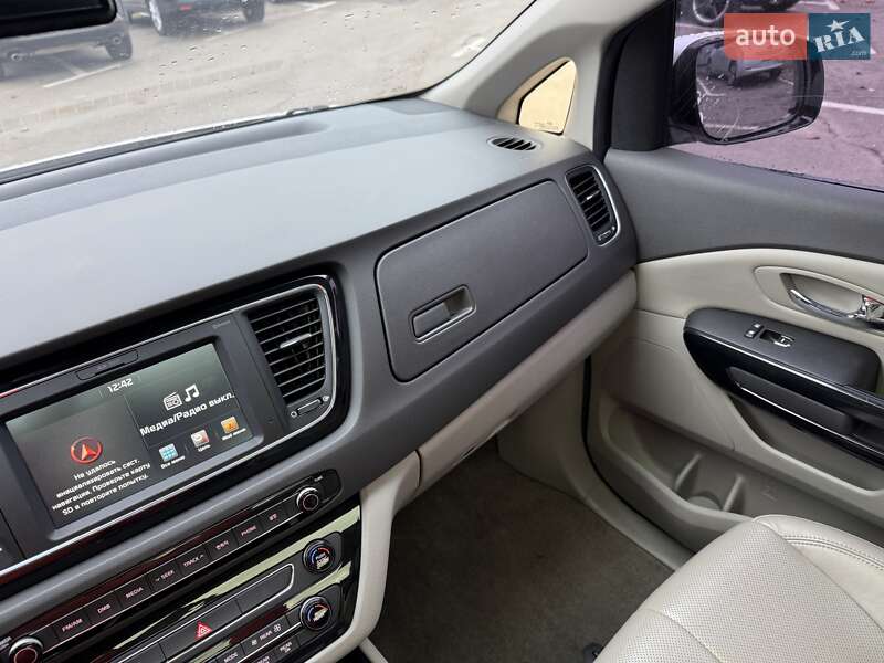 Минивэн Kia Carnival 2016 в Киеве фото 30 Минивэн Kia Carnival 2016 в Киеве
