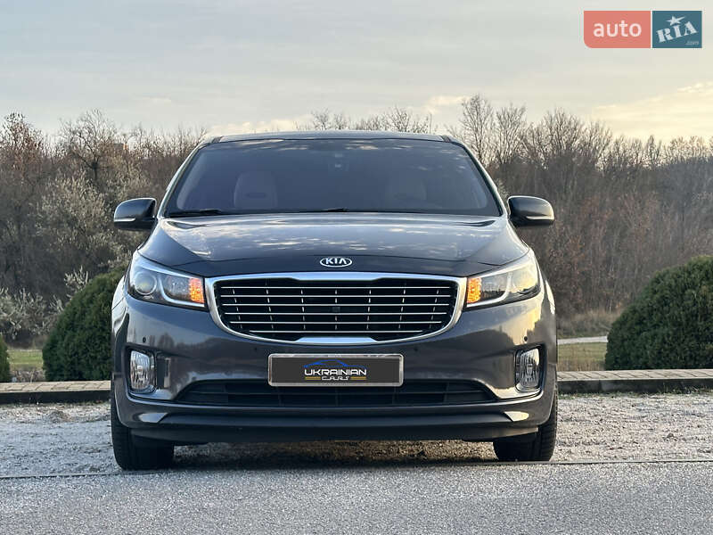 Мінівен Kia Carnival 2015 в Дніпрі