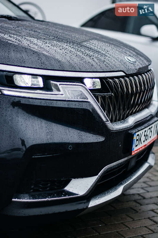 Минивэн Kia Carnival 2021 в Ровно