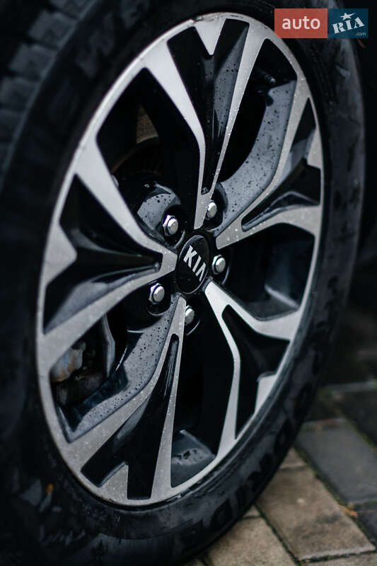 Минивэн Kia Carnival 2021 в Ровно