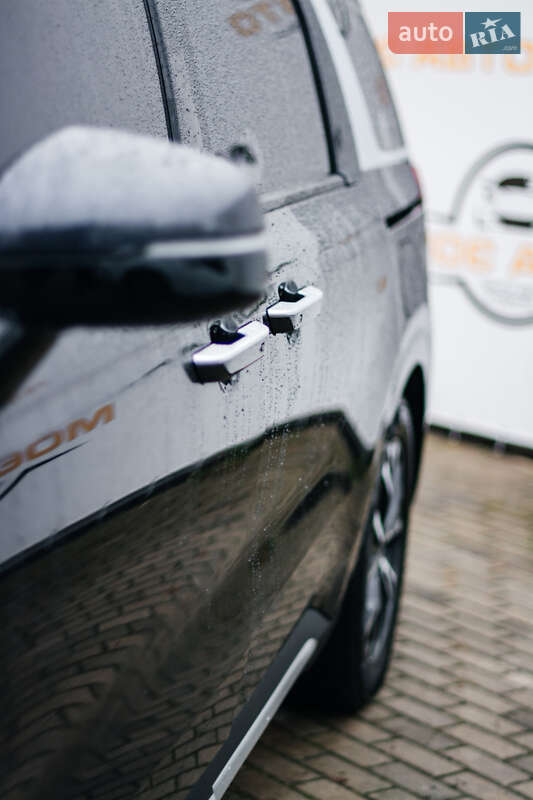 Минивэн Kia Carnival 2021 в Ровно