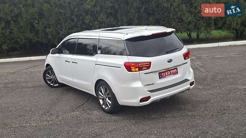 Минивэн Kia Carnival 2019 в Киеве