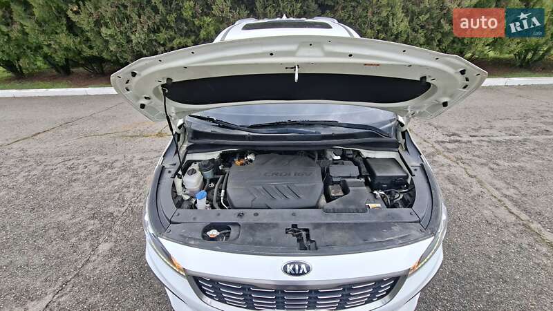 Минивэн Kia Carnival 2019 в Киеве