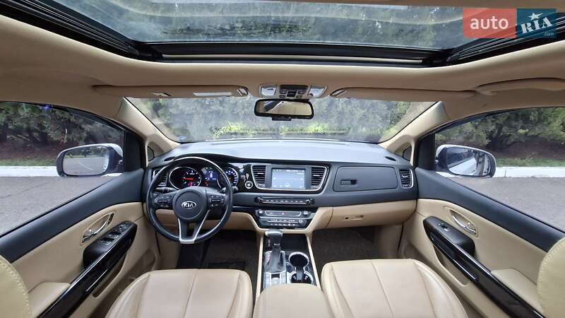 Минивэн Kia Carnival 2019 в Киеве