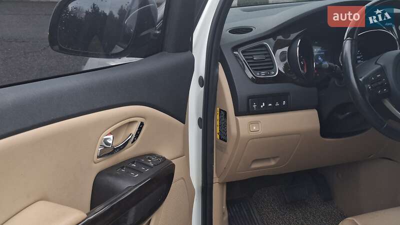 Минивэн Kia Carnival 2019 в Киеве