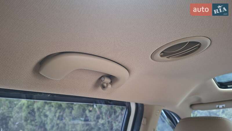 Минивэн Kia Carnival 2019 в Киеве