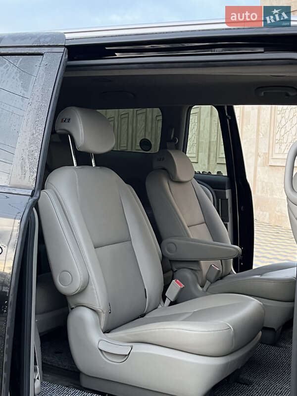 Минивэн Kia Carnival 2017 в Одессе