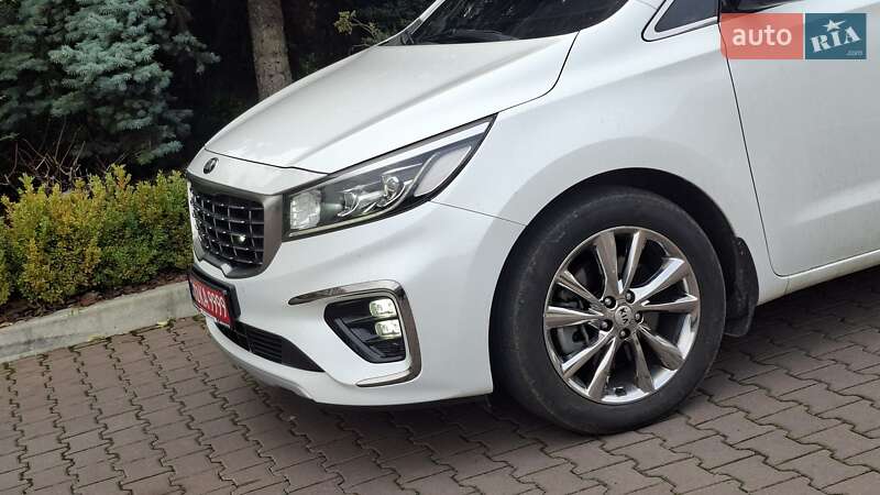 Минивэн Kia Carnival 2019 в Киеве