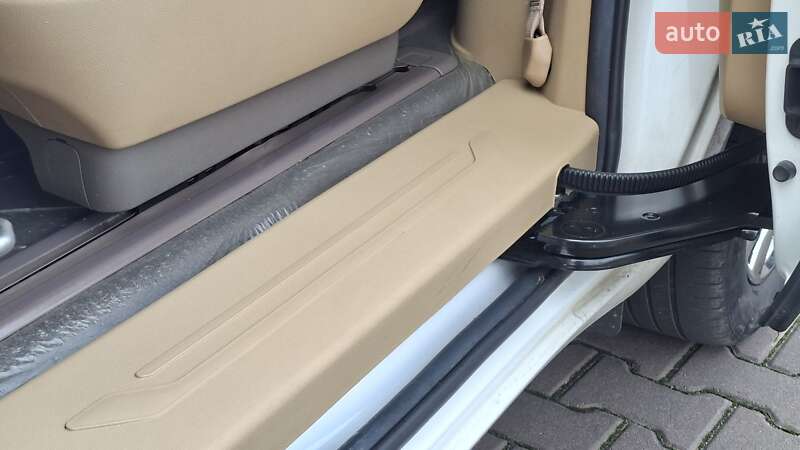 Минивэн Kia Carnival 2019 в Киеве