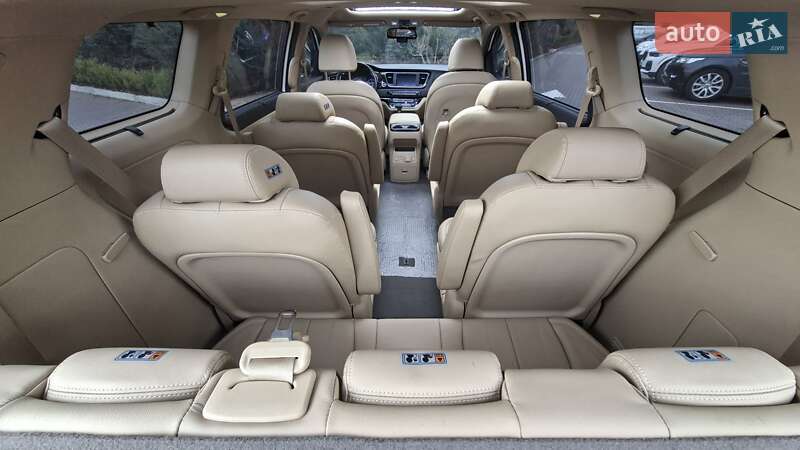 Минивэн Kia Carnival 2019 в Киеве