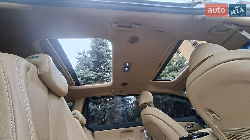 Минивэн Kia Carnival 2019 в Киеве