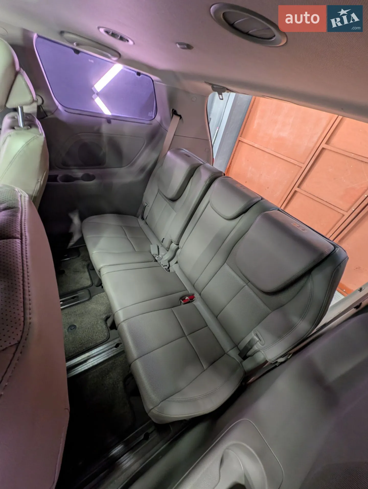 2017 Kia Carnival - мініатюра 25