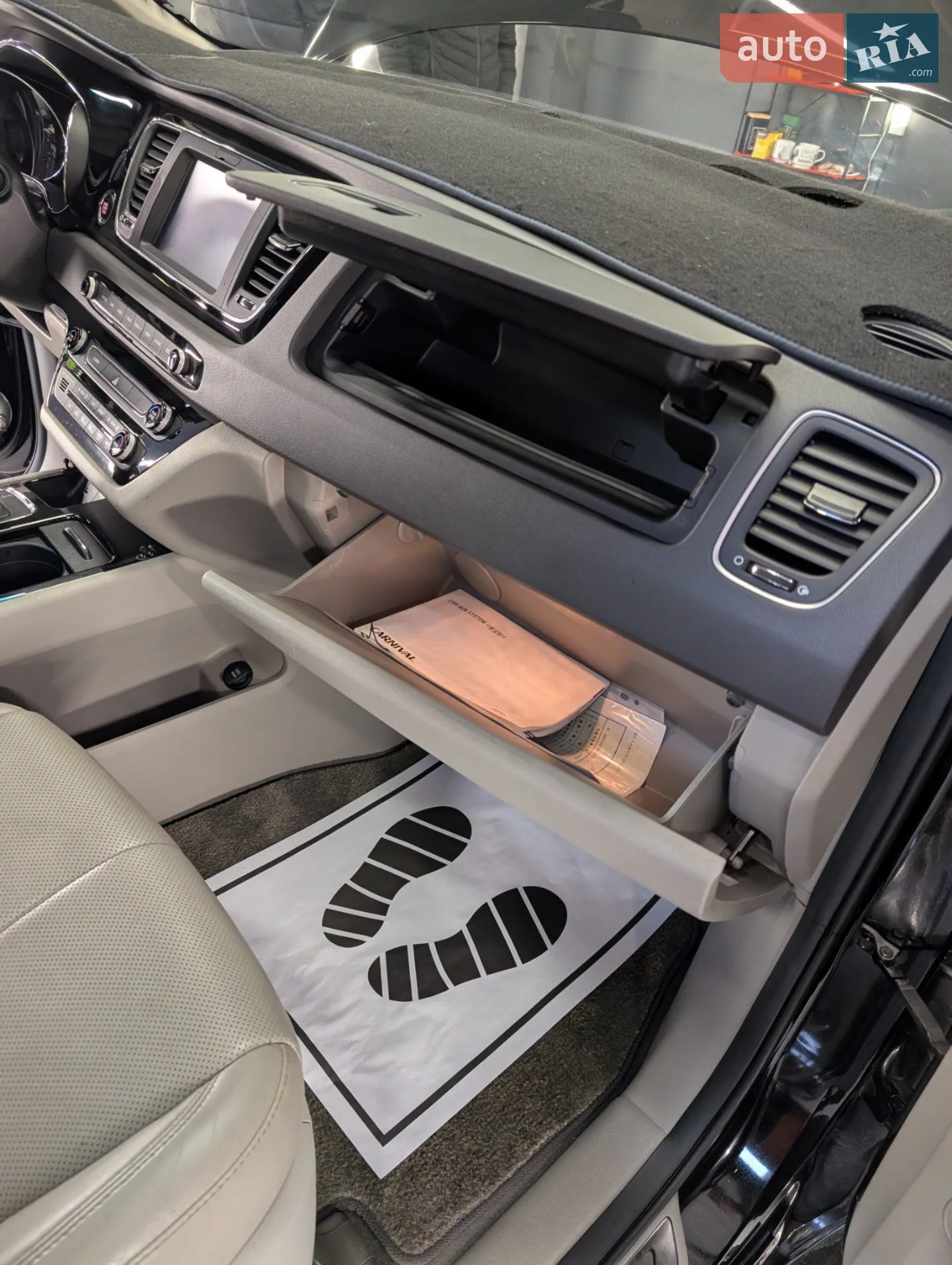 2017 Kia Carnival - мініатюра 38