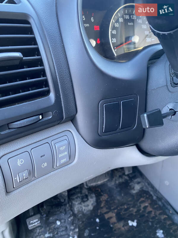 Мінівен Kia Carnival 2012 в Коростені