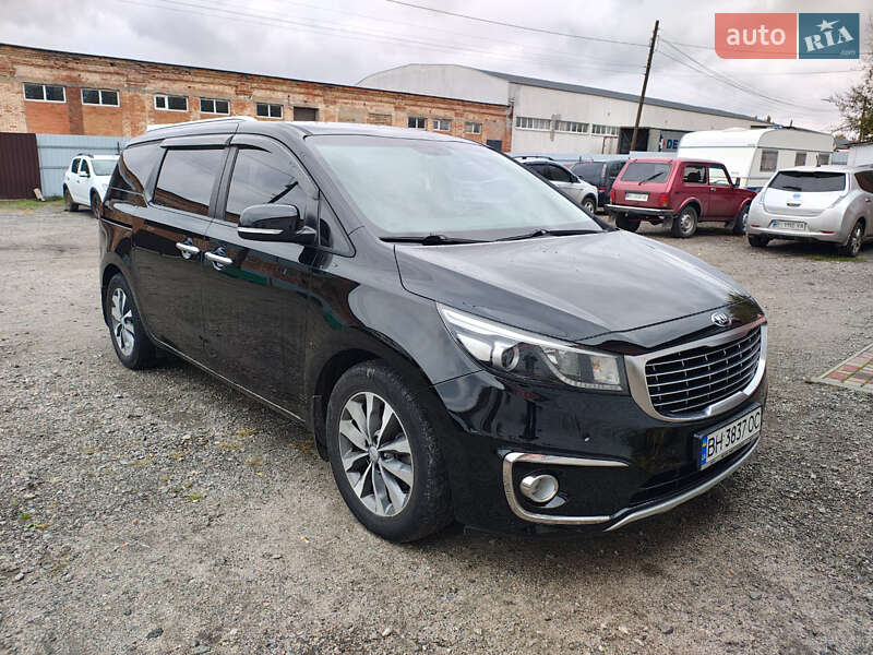 Мінівен Kia Carnival 2016 в Лубнах