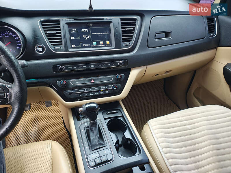 Мінівен Kia Carnival 2016 в Лубнах