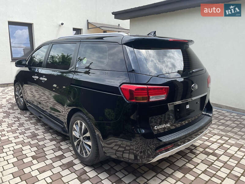 Мінівен Kia Carnival 2017 в Одесі