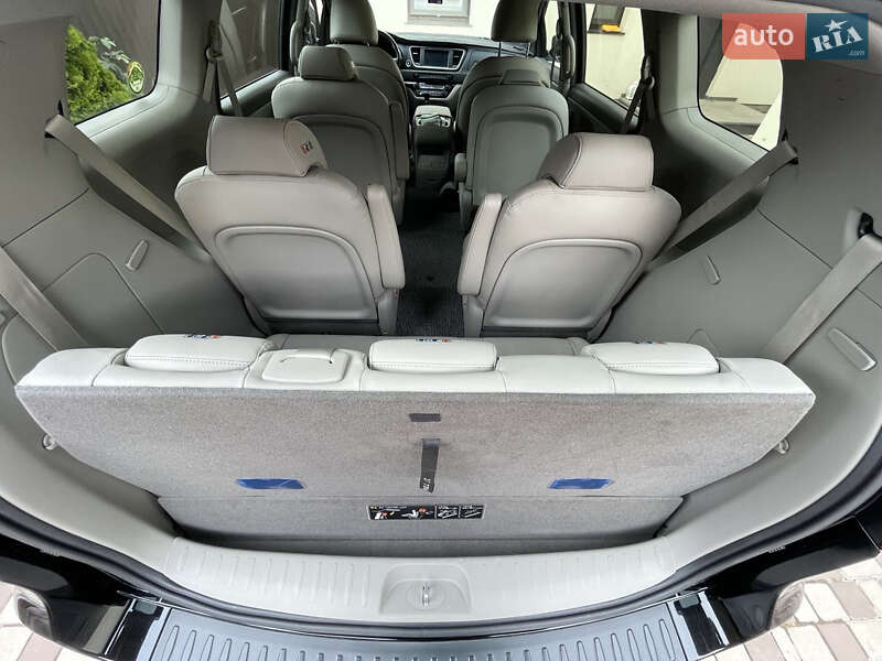 Мінівен Kia Carnival 2017 в Одесі