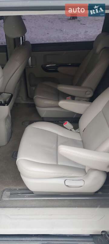 Минивэн Kia Carnival 2014 в Полтаве