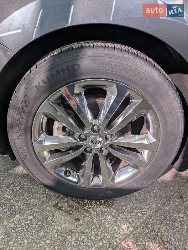 Минивэн Kia Carnival 2016 в Тернополе