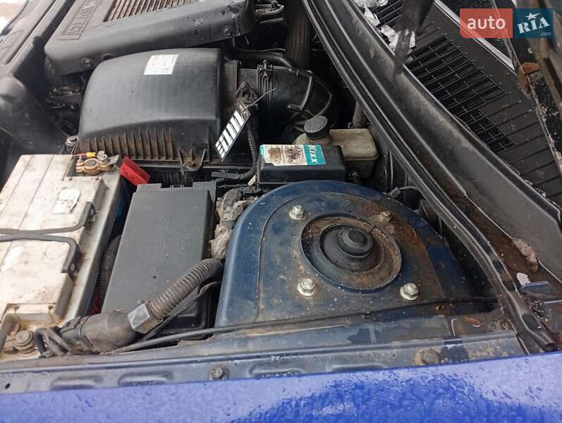 Минивэн Kia Carnival 2004 в Краматорске