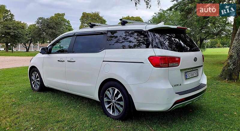 Минивэн Kia Carnival 2016 в Ивано-Франковске