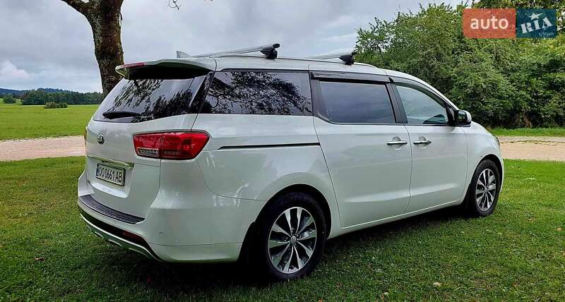 Минивэн Kia Carnival 2016 в Ивано-Франковске