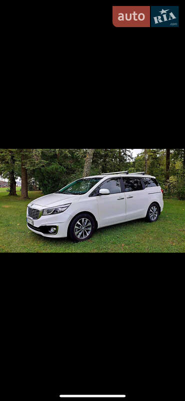 Минивэн Kia Carnival 2016 в Ивано-Франковске