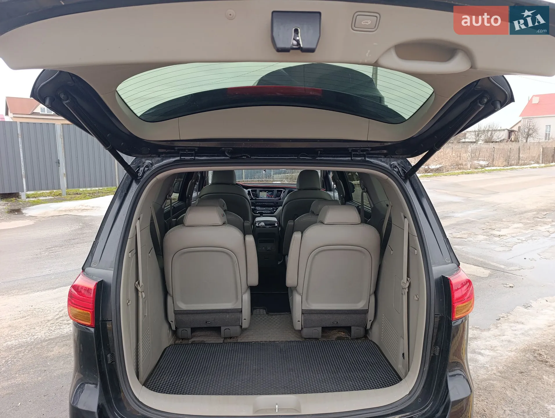 2017 Kia Carnival - мініатюра 18