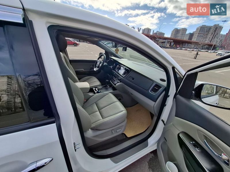 Минивэн Kia Carnival 2016 в Киеве