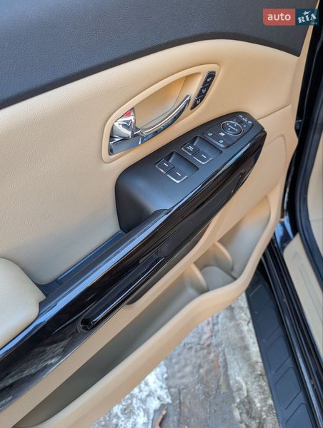 Минивэн Kia Carnival 2018 в Тернополе