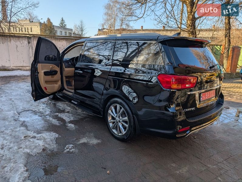 Минивэн Kia Carnival 2018 в Тернополе