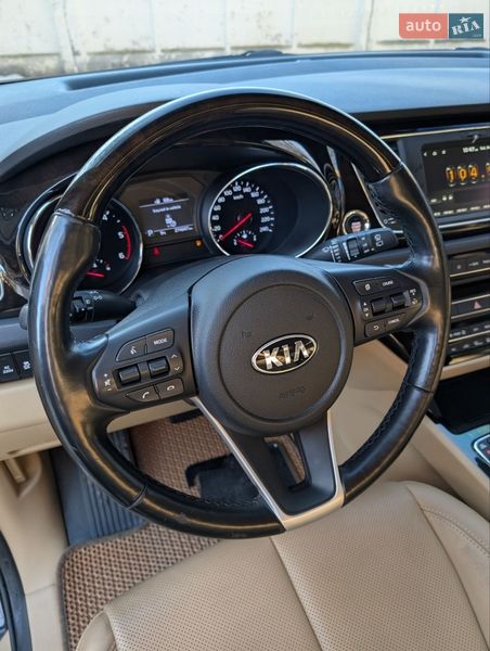Минивэн Kia Carnival 2018 в Тернополе