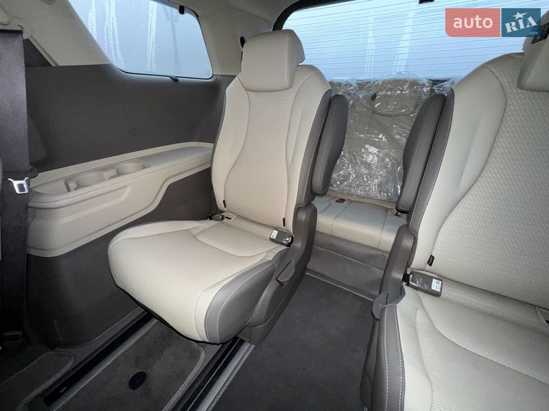 Минивэн Kia Carnival 2023 в Тернополе