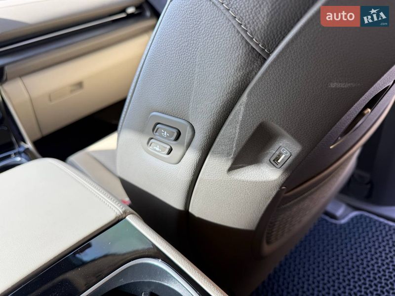 Минивэн Kia Carnival 2023 в Тернополе