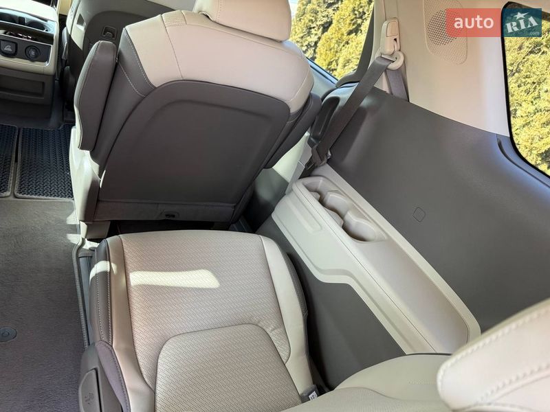 Минивэн Kia Carnival 2023 в Тернополе