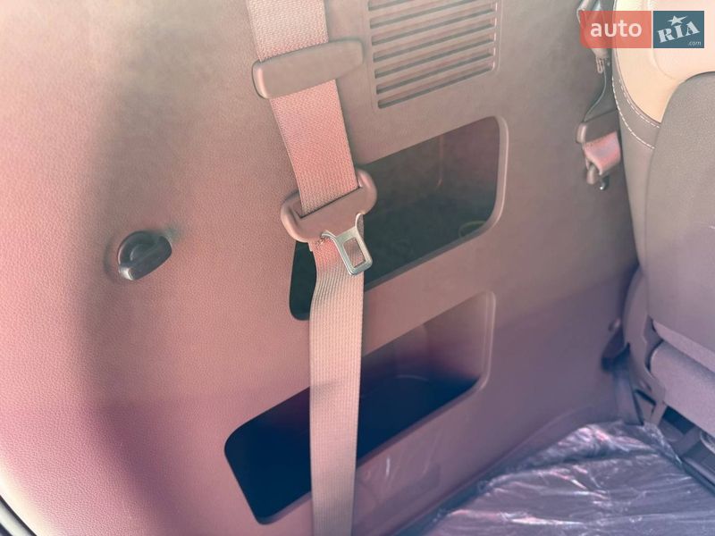 Минивэн Kia Carnival 2023 в Тернополе