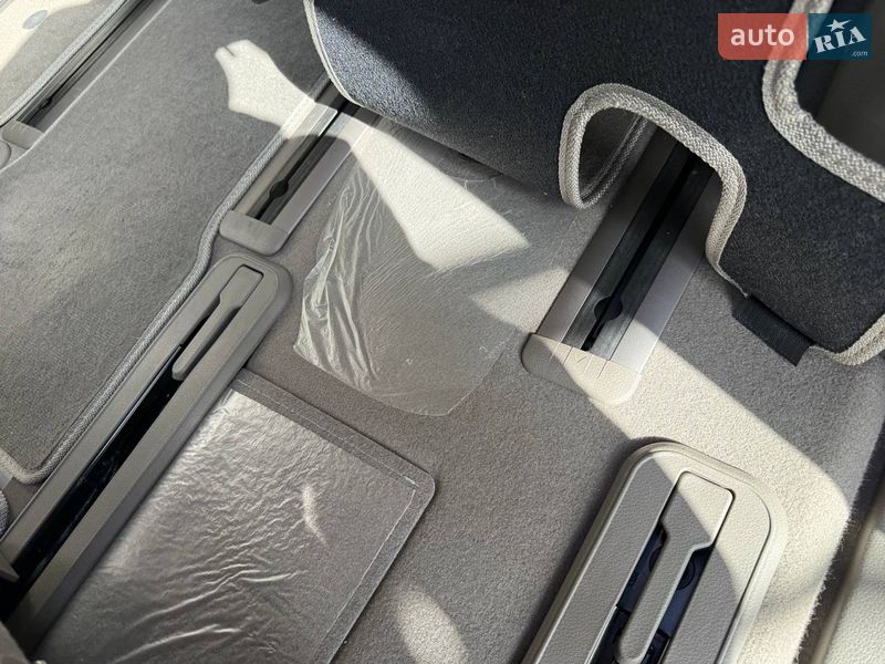 Минивэн Kia Carnival 2023 в Тернополе