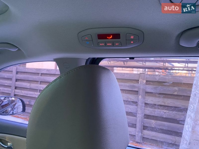 Минивэн Kia Carnival 2014 в Киеве