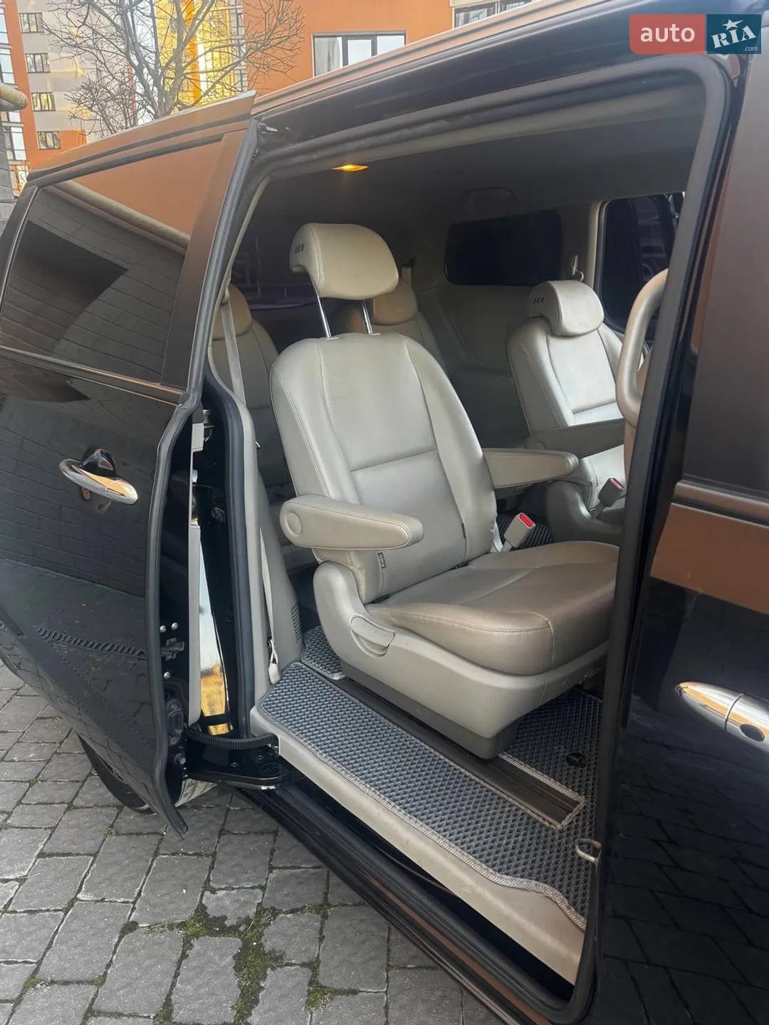 2015 Kia Carnival - мініатюра 10