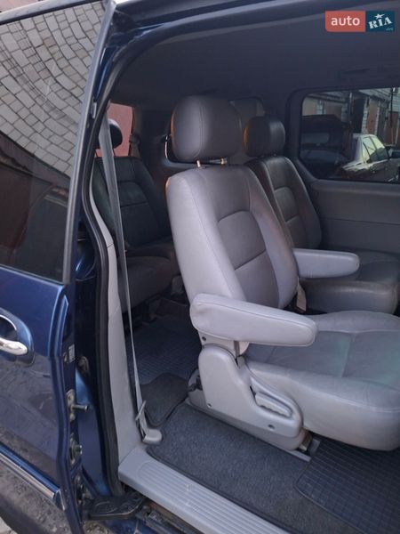 Мінівен Kia Carnival 2004 в Львові